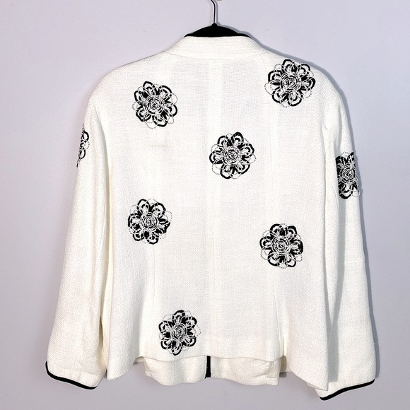 Carlisle Elegant White Tweed Jacket with black floral detailing size 18 - Picture 7 of 12
